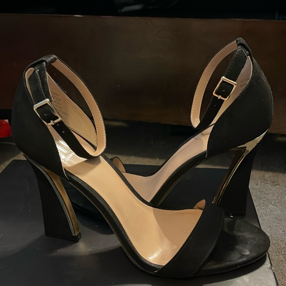 JLO JENNIFER LOPEZ HIDEE SANDAL